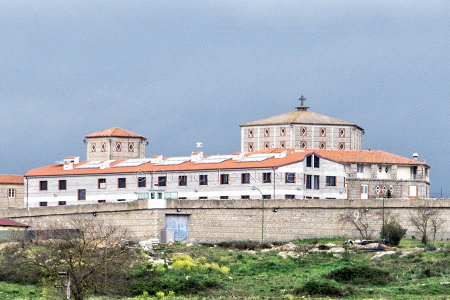 Carcere di Nuoro: Primi arresti dopo la fuga di Raduano, ma non sono collegati all’evasione del boss garganico