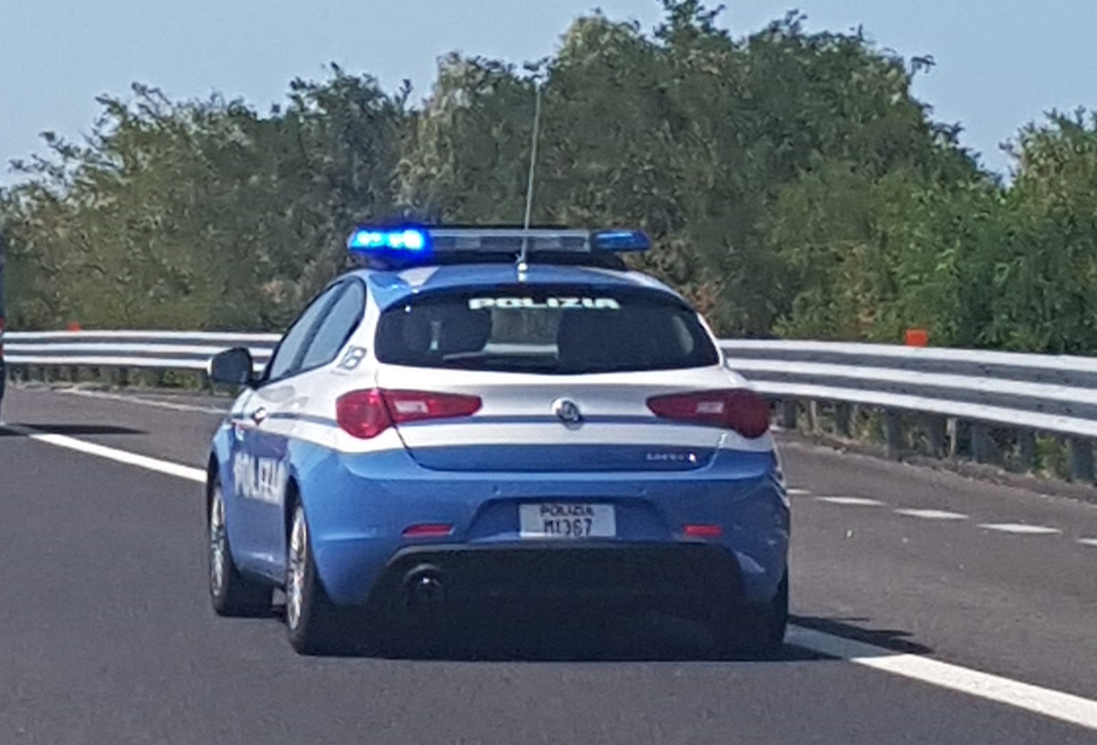 “Bonificava” la zona interessata dalla rapina sulla A14 nei pressi di Cerignola, evitando l’intervento delle forze dell’ordine. Arrestato dalla polizia stradale.
