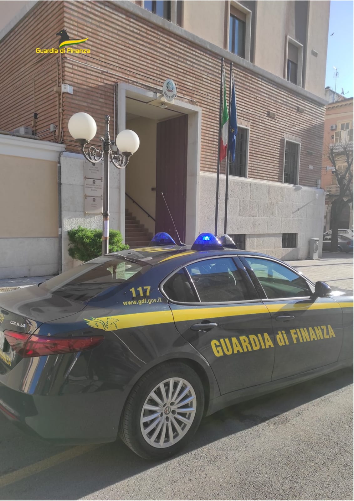 Operazione della Guardia di Finanza al rione Candelaro di Foggia: 16 arresti.