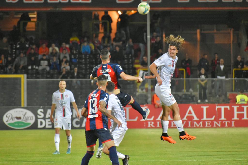 Nella gara 1 dei quarti il Foggia batte 1-0 il Crotone. Mercoledì il ritorno