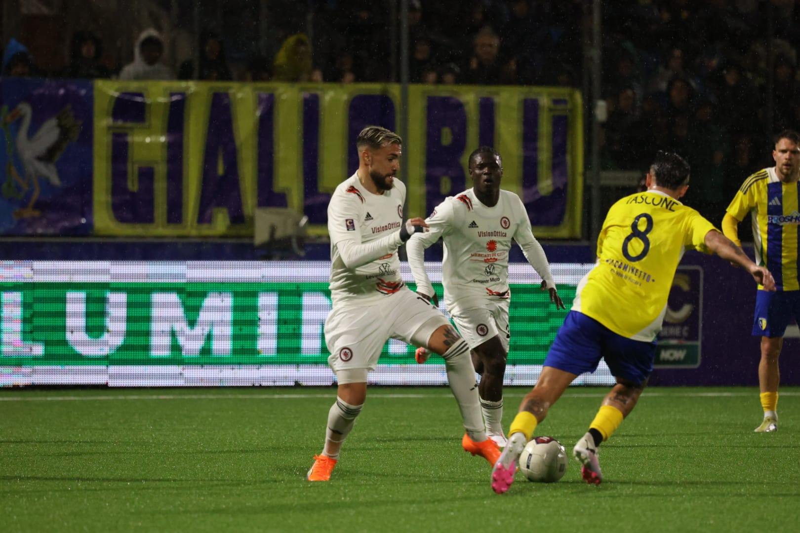 Il Foggia regge l’urto del Cerignola, ma poi molla (3-2)